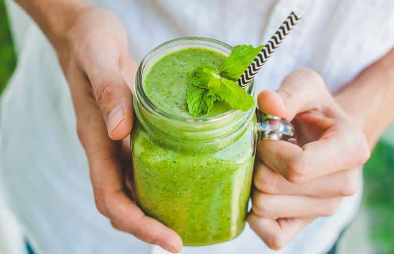 Tudo sobre o suco de couve e a receita do verdadeiro suco verde