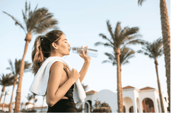 Como recompor e manter a hidratação no período de férias